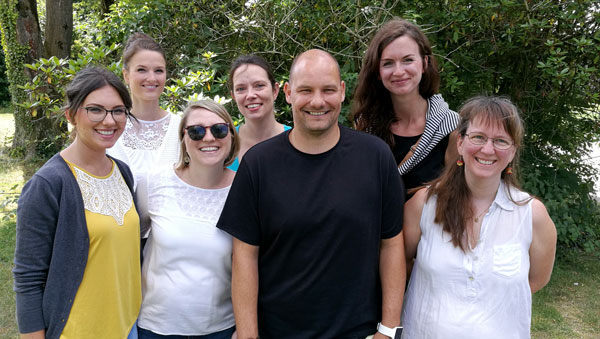 Gruppenfoto der Mitarbeitenden beim Engagement-Tag bei der Altenpflege.