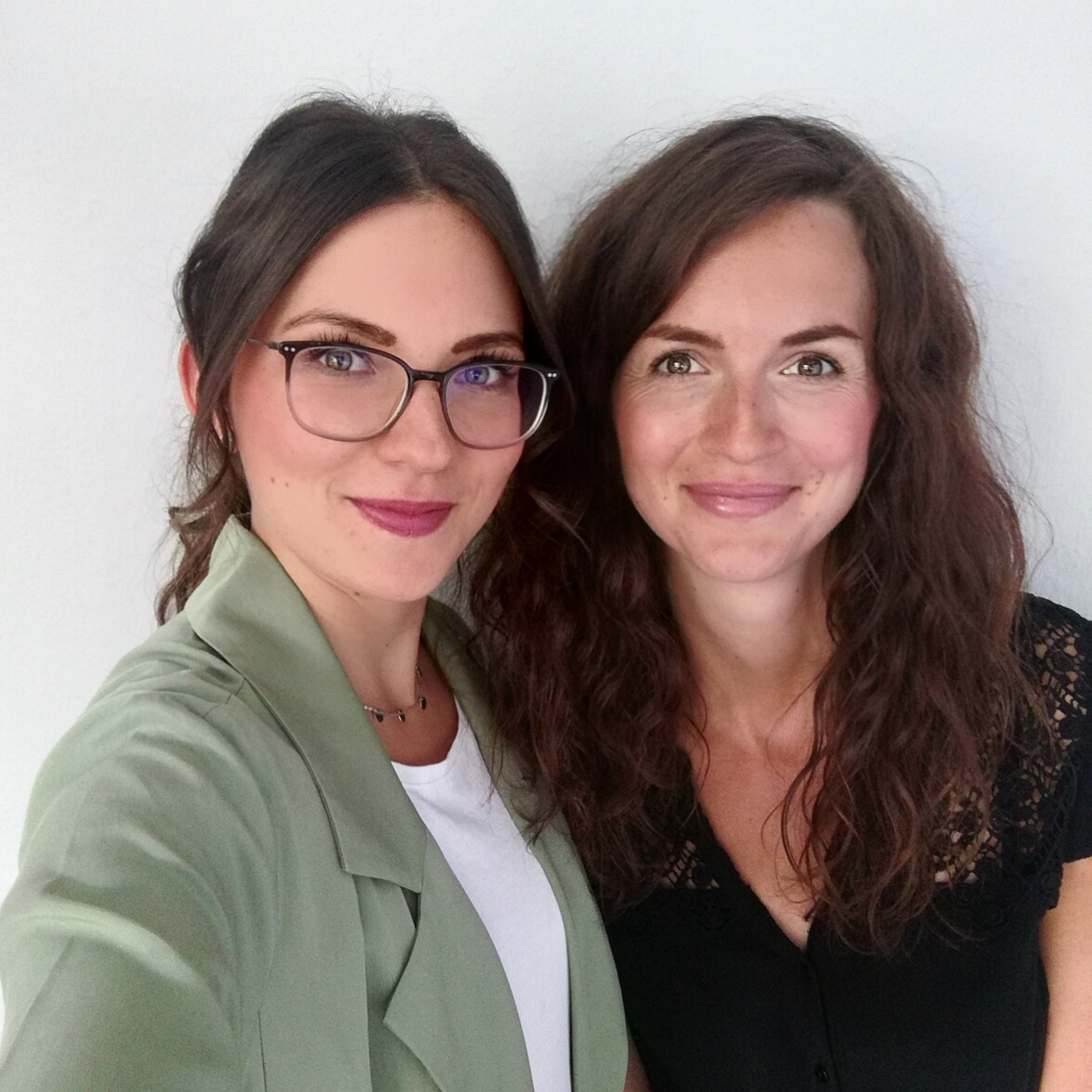 Unser Social-Media-Team Schule: Vanessa & Katrin