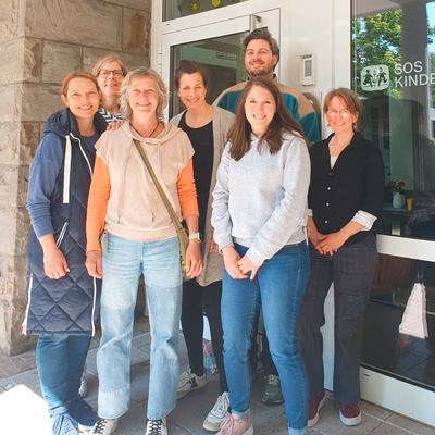 Gruppenfoto der Mitarbeitenden beim Engagement-Tag beim SOS-Kinderdorf.